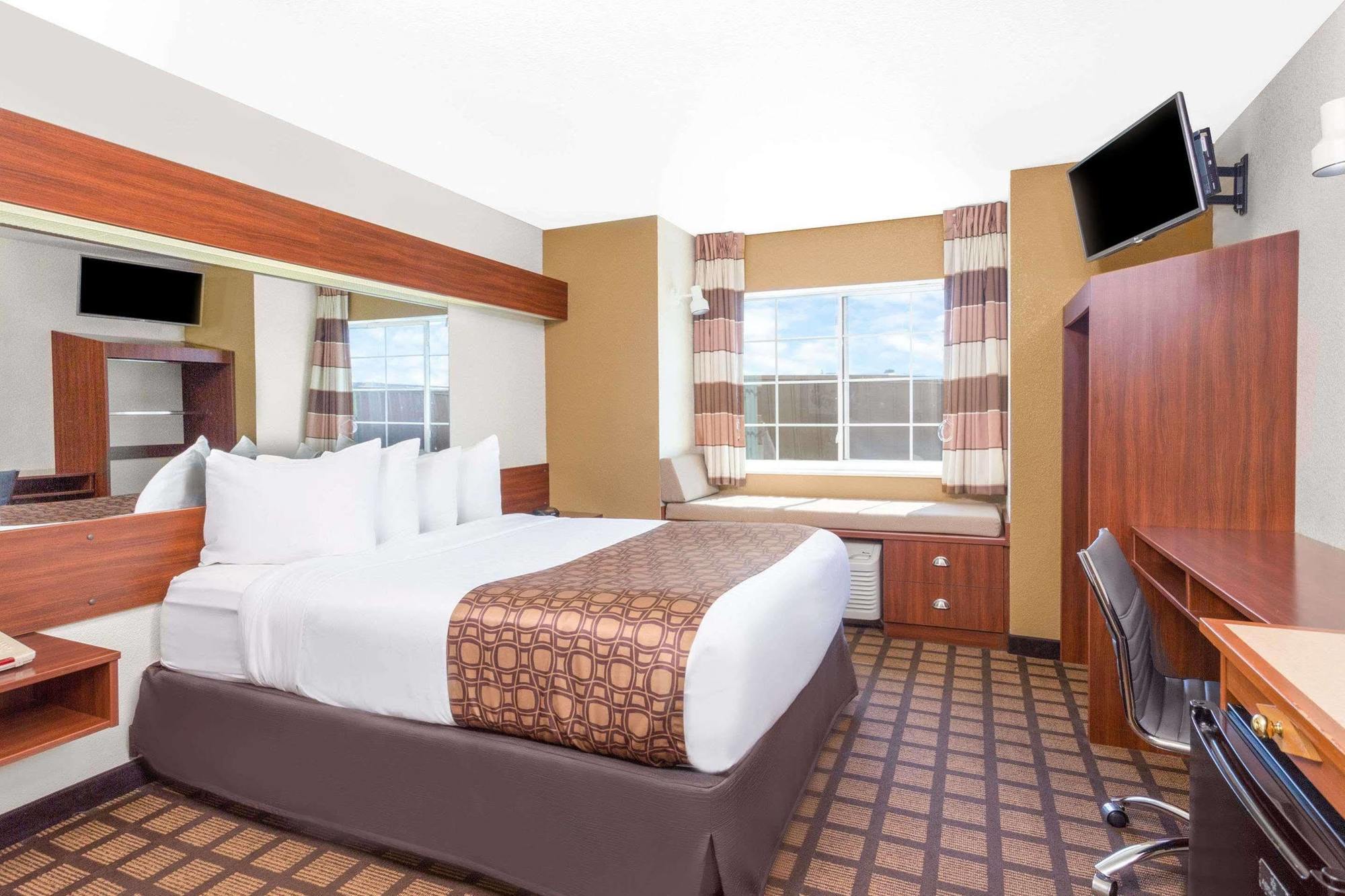 Microtel Inn & Suites By Wyndham Green Bay Exterior foto