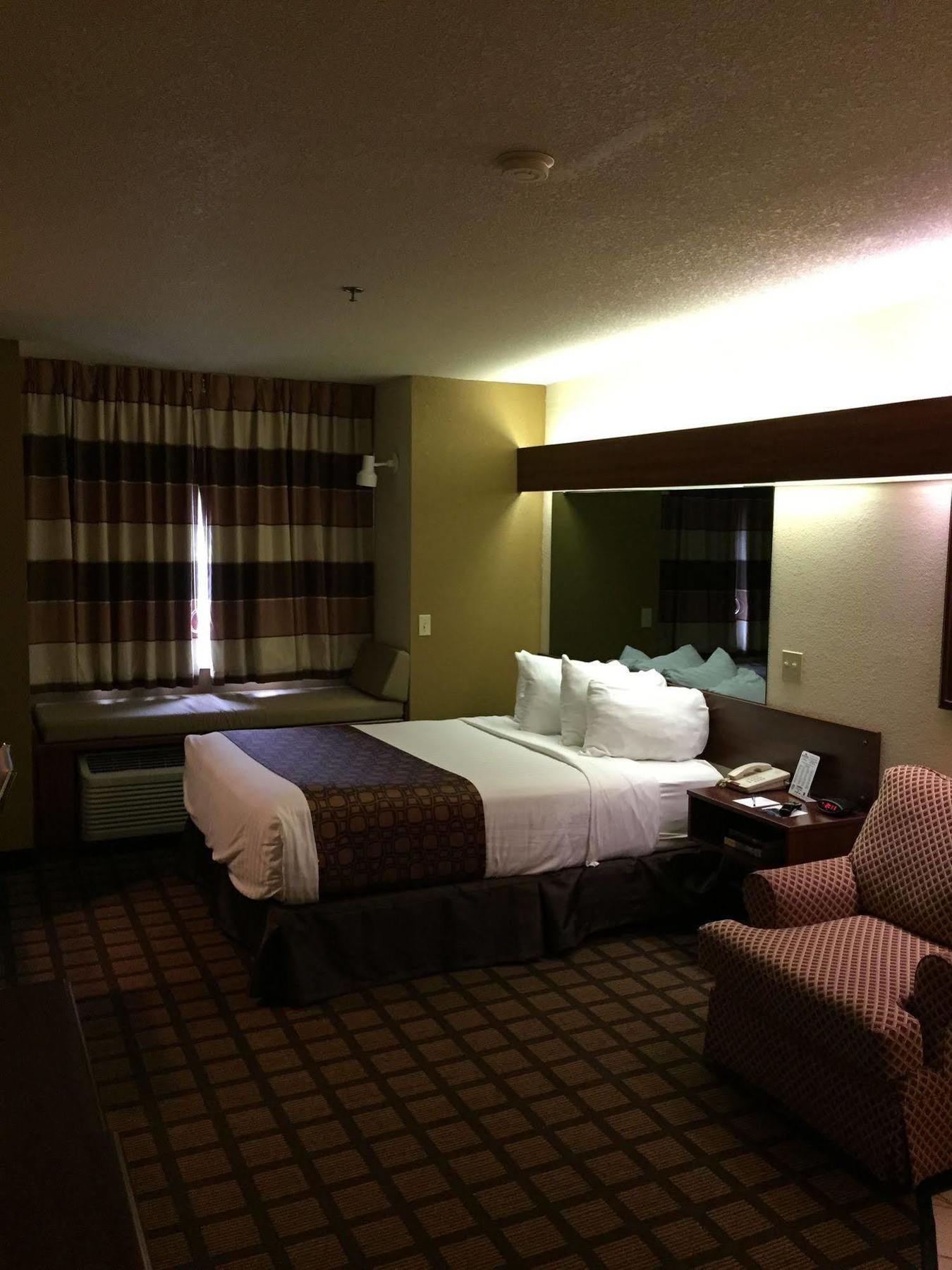 Microtel Inn & Suites By Wyndham Green Bay Exterior foto