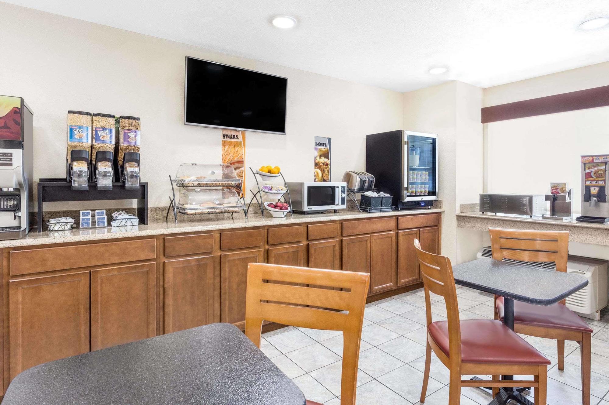 Microtel Inn & Suites By Wyndham Green Bay Exterior foto